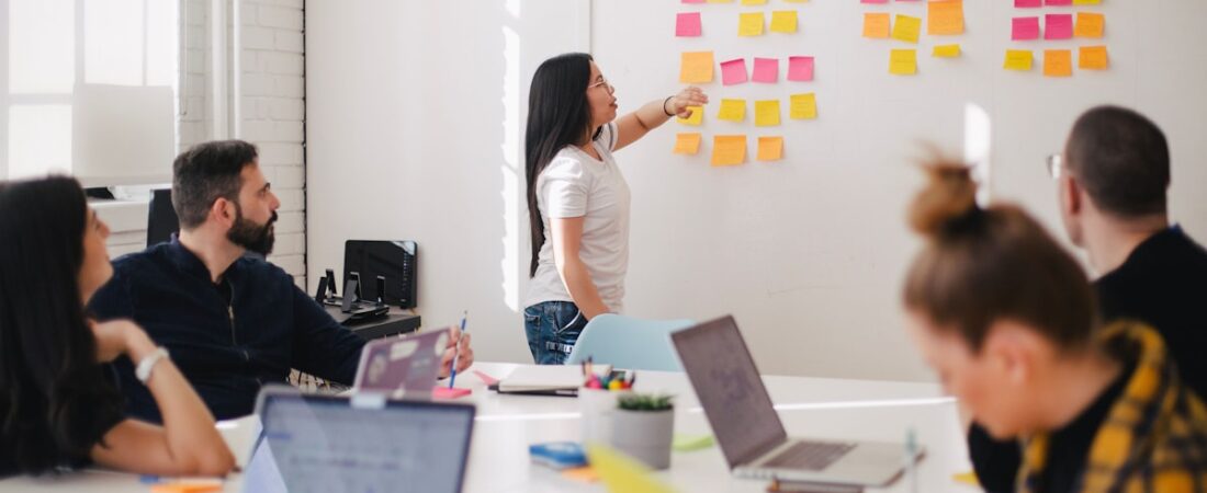 Como organizar a aprovação de posts com clientes sem perder a sanidade mental